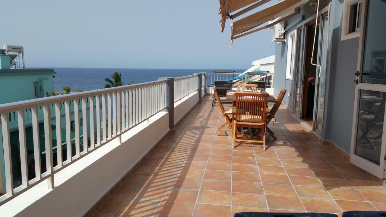Atico Con Vistas Al Mar Apartman Puerto De Naos Kültér fotó